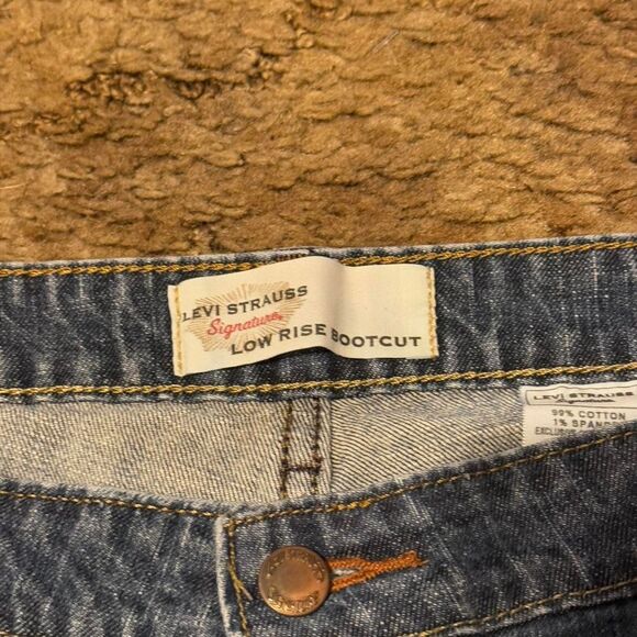 Levis Strauss Signature Low Rise Bootcut Jeans Size Misses 16 Medium - Picture 3 of 4